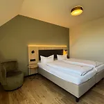 Am Stadthaus 3*