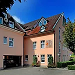 Am Stadthaus فندق نوينبورغ أم راين