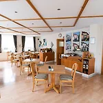 Am Stadthaus 3*