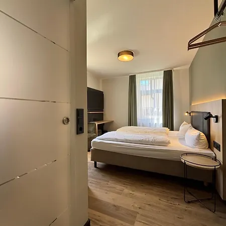 Am Stadthaus 3*