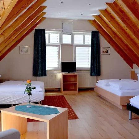 Am Stadthaus 3*