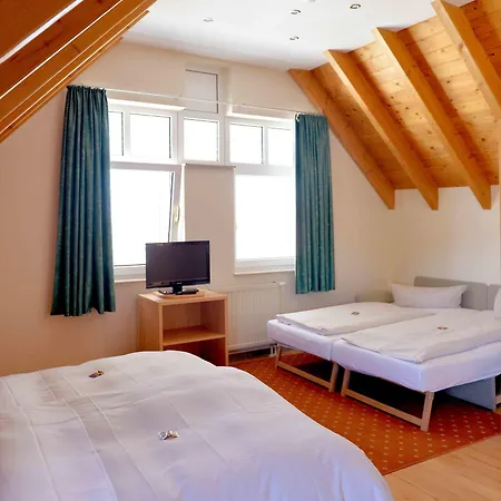Am Stadthaus 3*