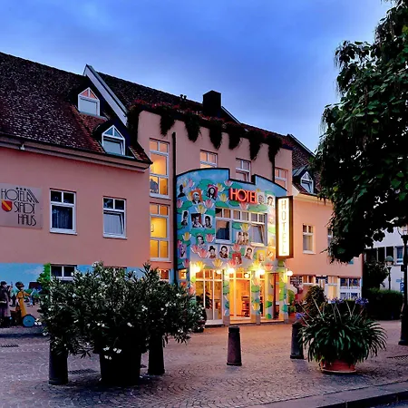 Am Stadthaus 3*